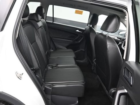 Used 2022 Volkswagen Tiguan SE w/ Panoramic Sunroof Package AWD/4WD image 8