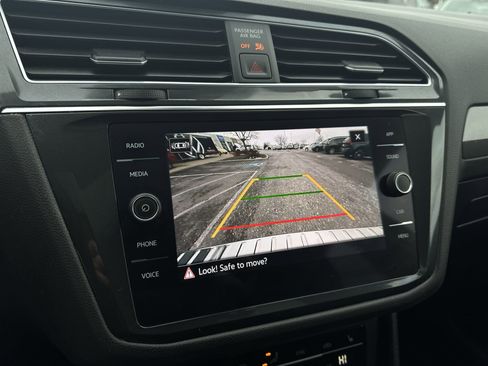 Certified 2022 Volkswagen Tiguan SE image 15