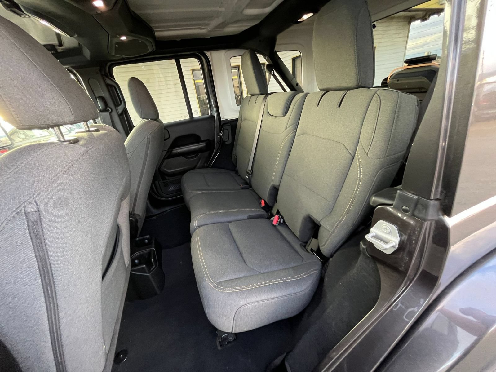 Used 2025 Jeep Wrangler Unlimited Sahara AWD/4WD image 24