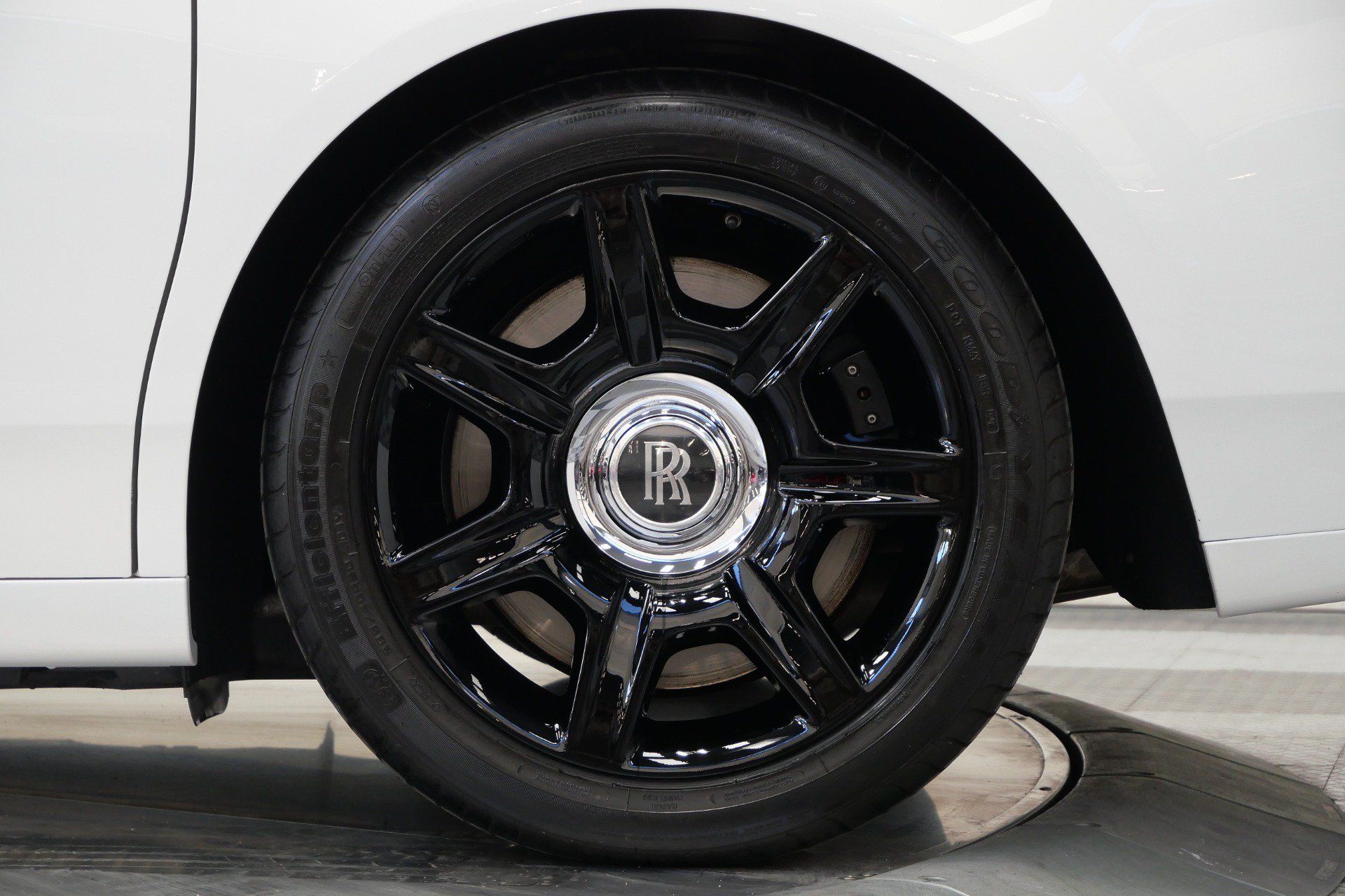 Used 2013 Rolls-Royce Ghost RWD image 11