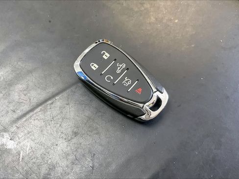 Used 2020 Chevrolet Camaro LT w/ Technology Package RWD image 18