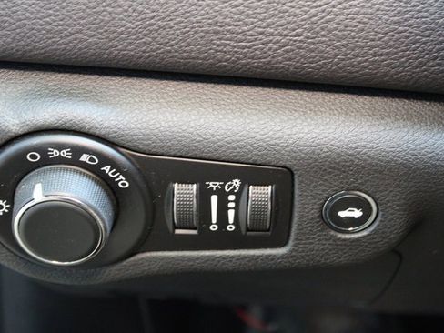 Used 2015 Chrysler 200 LX image 17