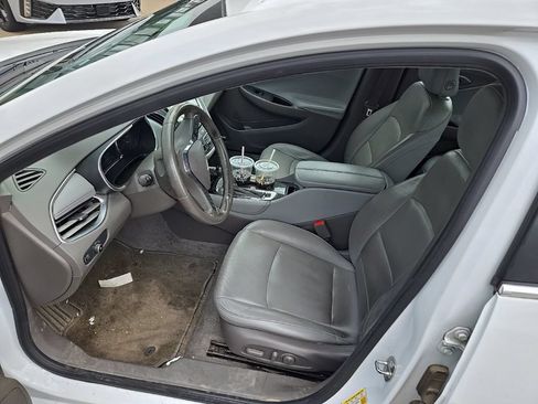 Used 2016 Chevrolet Malibu Hybrid w/ Leather Package FWD image 5