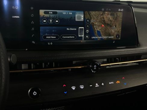 Used 2023 Nissan Ariya AWD image 16