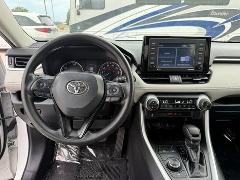 Used 2021 Toyota RAV4 XLE AWD/4WD image 31