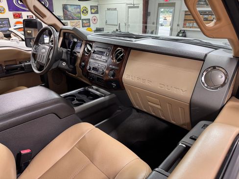 Used 2011 Ford F350 Lariat w/ Lariat Interior Pkg image 20
