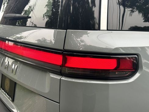 Used 2022 Rivian R1S Launch Edition AWD/4WD image 34