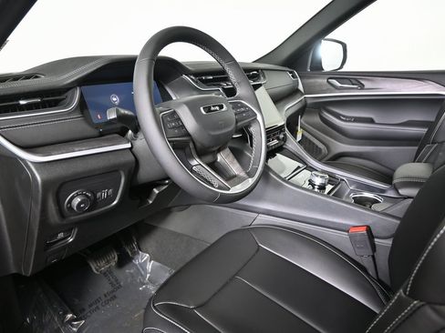 New 2025 Jeep Grand Cherokee Limited w/ Trailer Tow Package image 23