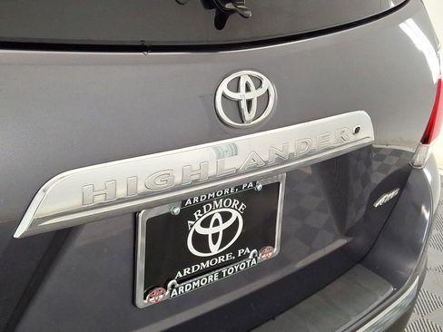 Used 2012 Toyota Highlander Limited w/ Tow Pkg AWD/4WD image 24