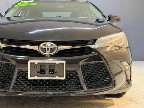 Used 2015 Toyota Camry SE w/ Moonroof Package image 21