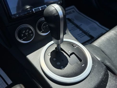 Used 2005 Nissan 350Z Touring RWD image 29