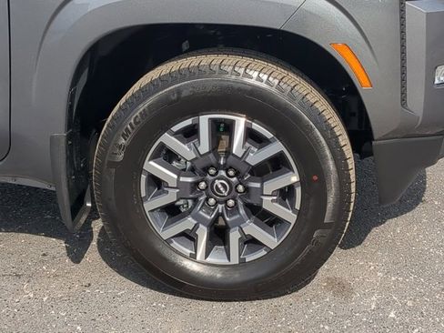 Certified 2024 Nissan Frontier SL w/ Technology Package RWD image 11