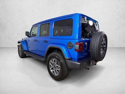 Used 2025 Jeep Wrangler Unlimited Sahara AWD/4WD image 5