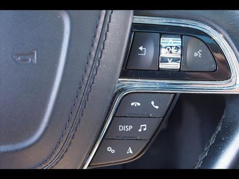 Used 2019 Lincoln Continental Select image 25