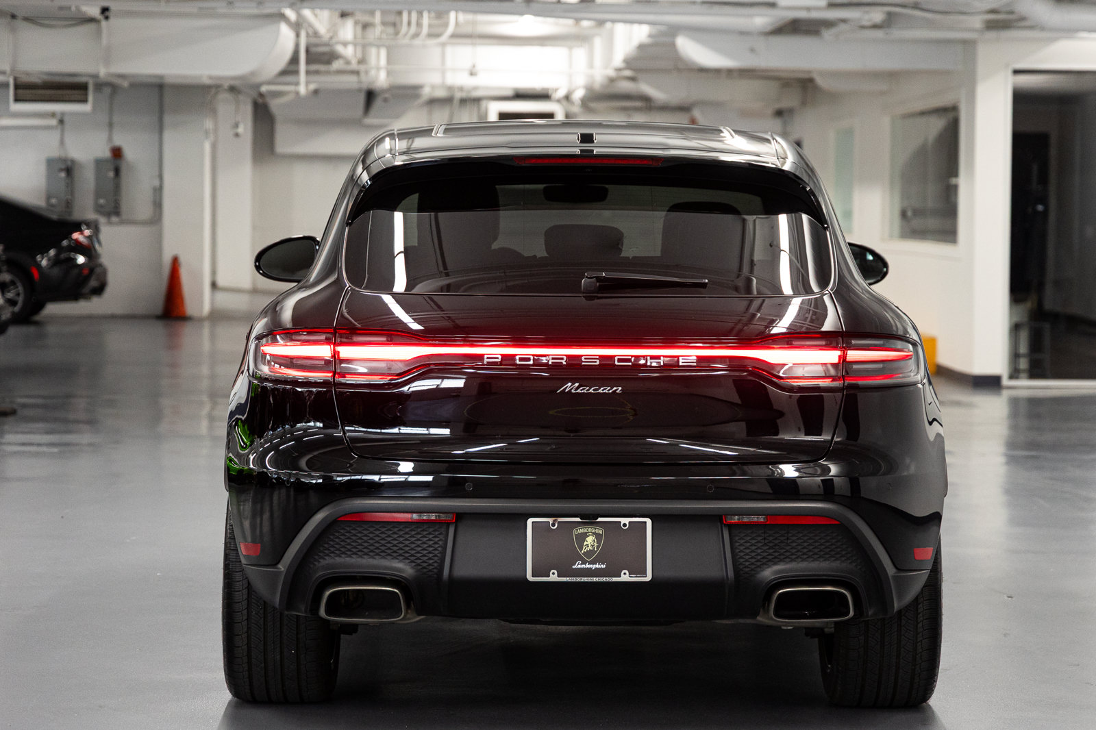 Used 2025 Porsche Macan AWD/4WD image 5