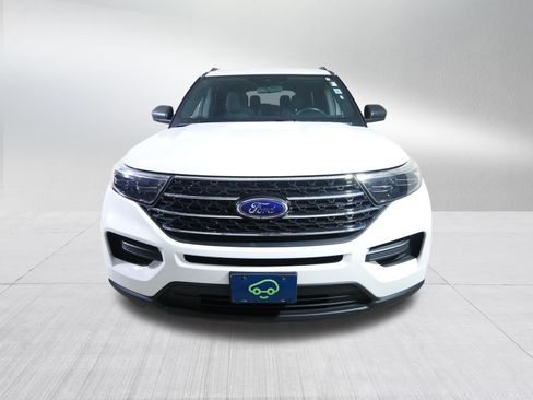 Used 2020 Ford Explorer XLT AWD/4WD image 2