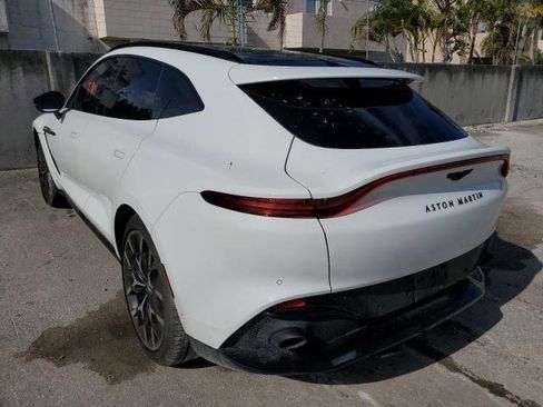 Used 2021 Aston Martin DBX image 3