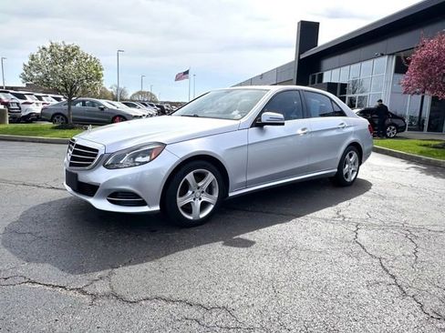 Used 2014 Mercedes-Benz E 350 4MATIC Sedan image 4