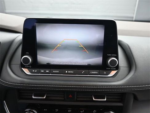 Used 2023 Nissan Rogue S image 14