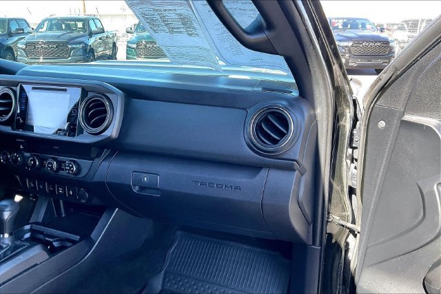Used 2019 Toyota Tacoma TRD Sport w/ Technology Package AWD/4WD image 16