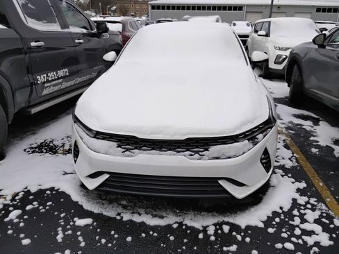 Used 2022 Kia K5 LX image 2