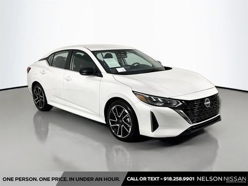 Certified 2025 Nissan Sentra SR FWD image 3