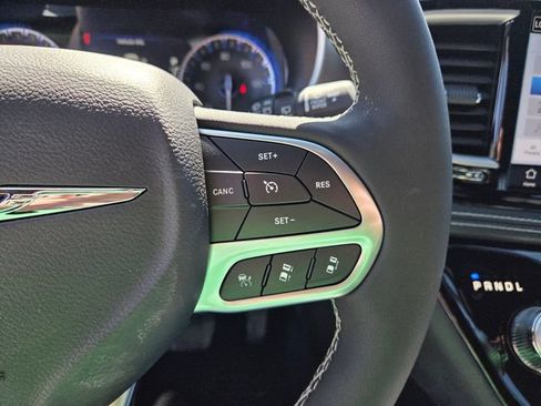 New 2026 Chrysler Pacifica Select FWD image 25