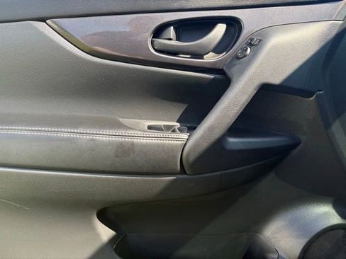 Used 2019 Nissan Rogue S FWD image 20