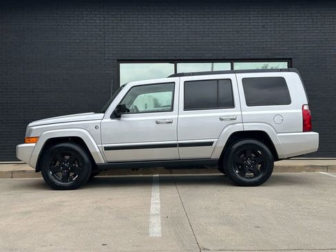 Used 2008 Jeep Commander Sport image 18