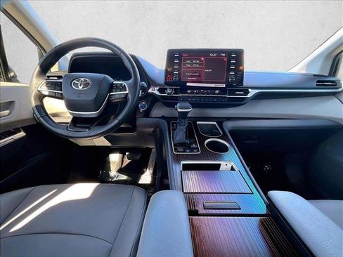 Used 2024 Toyota Sienna XLE image 16