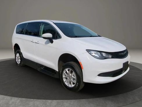 Used 2023 Chrysler Voyager LX FWD image 28