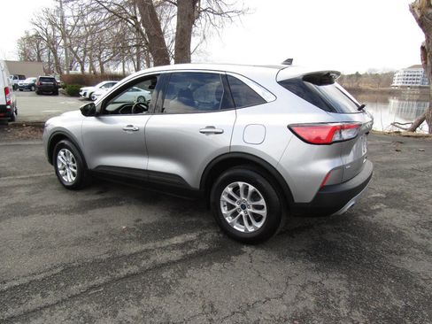 Used 2022 Ford Escape SE image 39