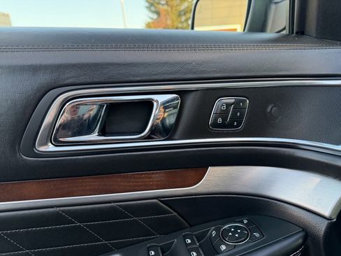 Used 2019 Ford Explorer Platinum image 13