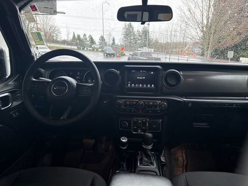 Used 2023 Jeep Wrangler Unlimited image 15