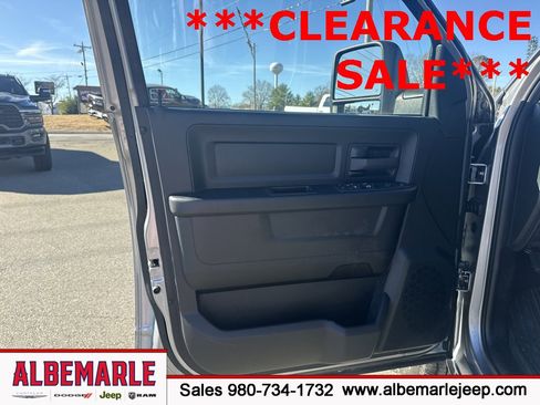 Used 2024 RAM 2500 Tradesman w/ Chrome Appearance Group image 13