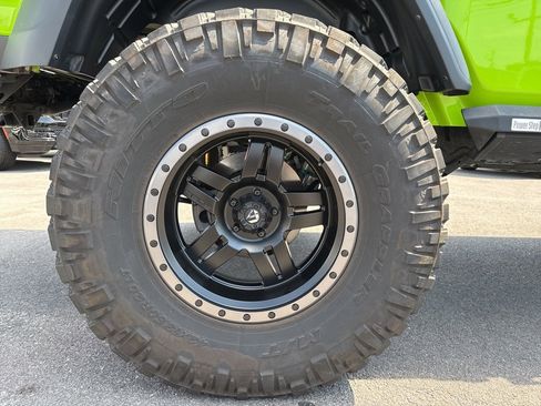 Used 2021 Jeep Gladiator Rubicon w/ LED Lighting Group image 12