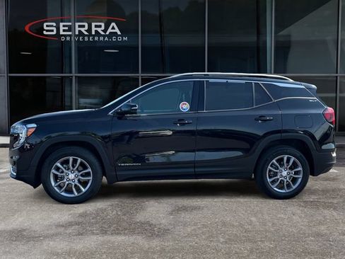 Used 2023 GMC Terrain SLT AWD/4WD image 2
