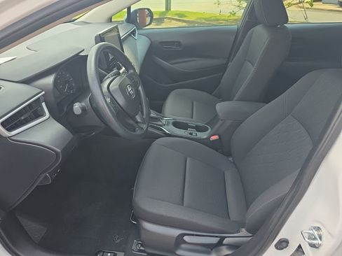 Used 2025 Toyota Corolla LE FWD image 8