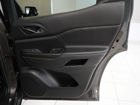 Used 2020 GMC Acadia SLT w/ Driver Alert Package II image 30