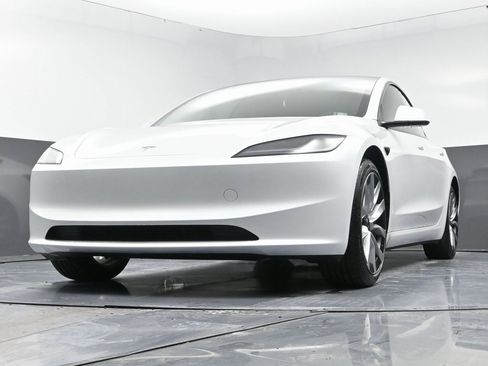 Used 2025 Tesla Model 3 Long Range image 52