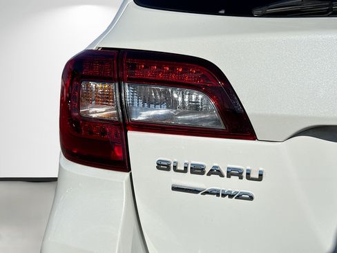 Used 2017 Subaru Outback 2.5i Premium image 10