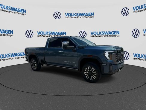 Used 2024 GMC Sierra 3500 Denali Ultimate AWD/4WD image 2