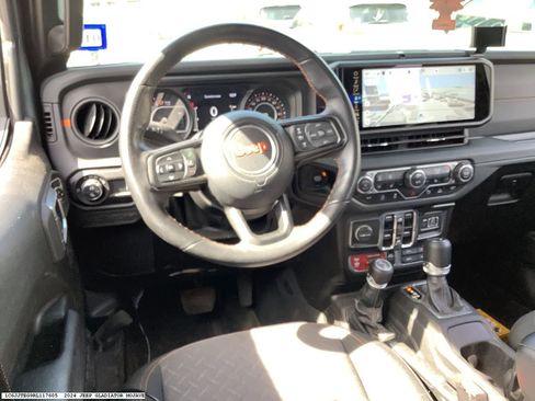 Used 2024 Jeep Gladiator Mojave w/ Technology Group AWD/4WD image 12