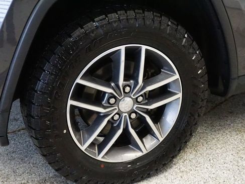 Used 2017 Jeep Grand Cherokee Limited w/ Trailer Tow Group IV image 13