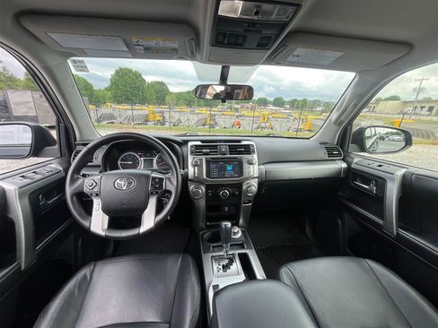 Used 2019 Toyota 4Runner SR5 AWD/4WD image 22