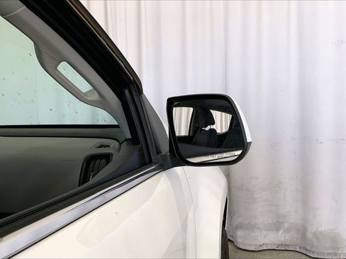 Used 2015 Chevrolet Colorado LT w/ LPO, Gearon Special Edition RWD image 11