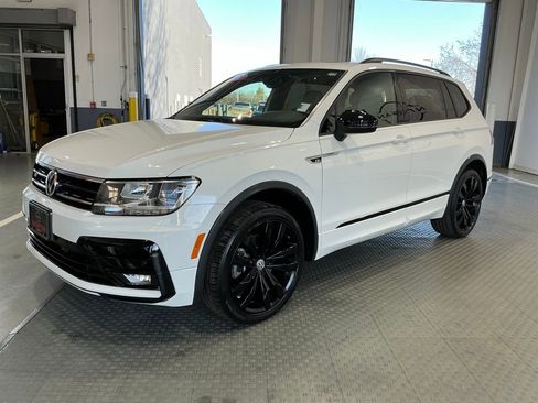 Used 2021 Volkswagen Tiguan SE R-Line image 2