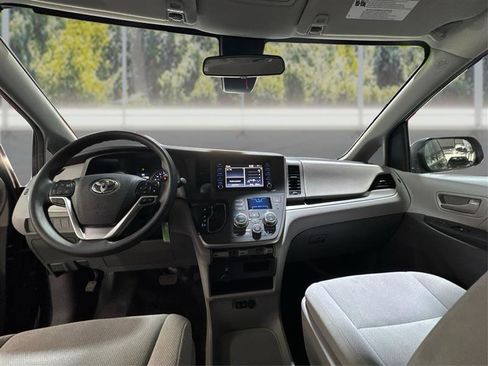Used 2020 Toyota Sienna L FWD image 20