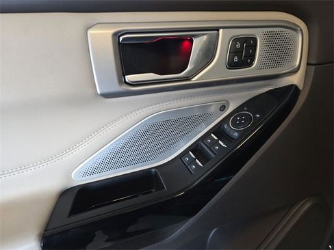 Used 2022 Ford Explorer Platinum w/ Equipment Group 601A image 13