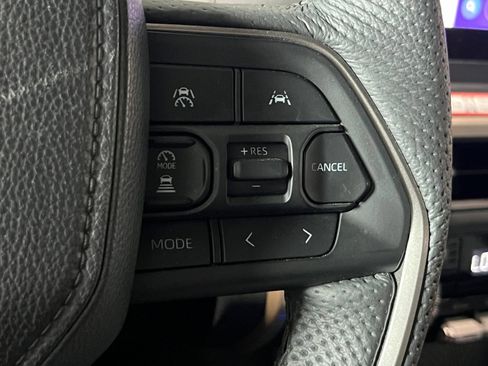 Used 2025 Toyota Tacoma SR5 AWD/4WD image 29